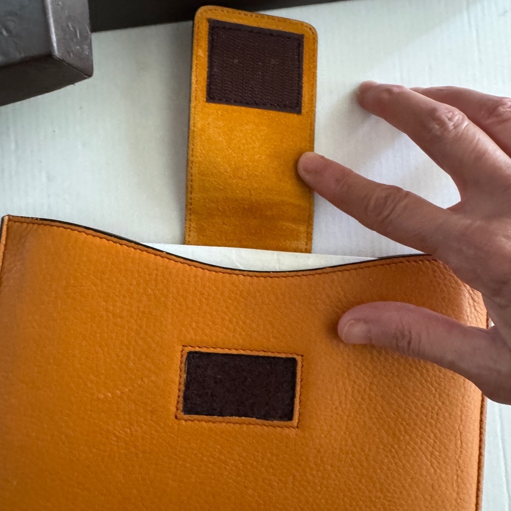 Gucci Orange Leather Sleeve - Picture 3 of 8